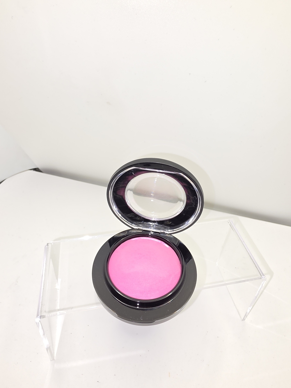 DISCONTINUED MAC MINERALIZE BLUSH- "BUBBLES, PLEASE"